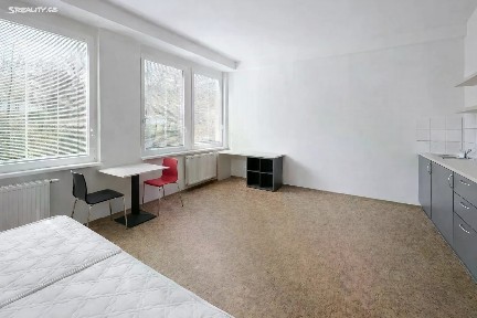 Pronájem bytu 1+kk 35 m² Křížová, Praha - Smíchov