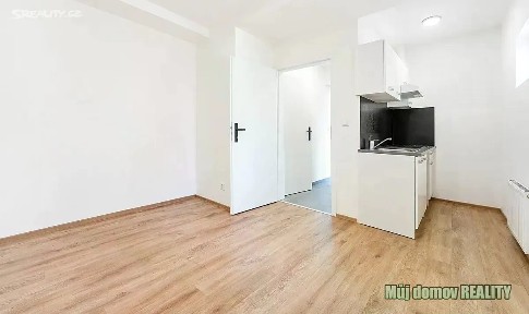 Pronájem bytu 1+kk 17 m² Na břevnovské pláni, Praha - Břevnov