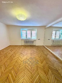 Pronájem bytu 3+kk 71 m² Jeseniova, Praha - Žižkov