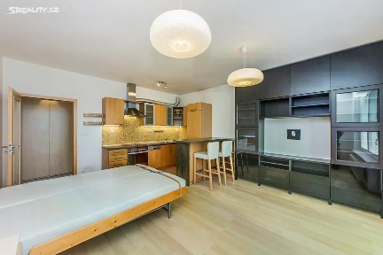 Pronájem bytu 1+kk 45 m² Mantovská, Praha - Horní Měcholupy