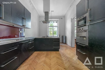 Pronájem bytu 4+1 131 m² Italská, Praha - Vinohrady