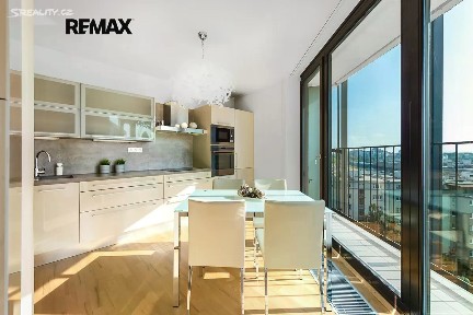 Pronájem bytu 2+kk 70 m² Ke Kapslovně, Praha - Žižkov