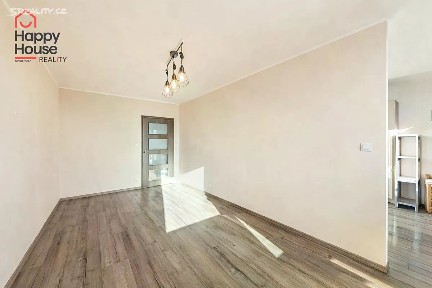 Pronájem bytu 3+1 72 m² Cíglerova, Praha - Černý Most