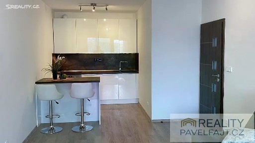 Pronájem bytu 2+kk 50 m² V Dolině, Praha - Michle