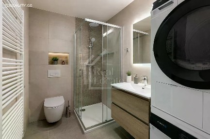Pronájem bytu 1+kk 30 m² Milady Horákové, Praha - Holešovice