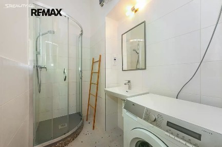 Pronájem bytu 2+kk 44 m² U Průhonu, Praha - Holešovice