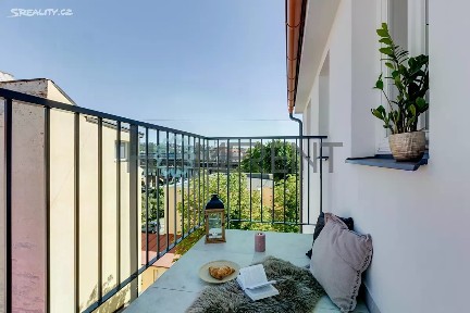 Pronájem bytu 2+kk 42 m² Turnovská, Praha - Libeň