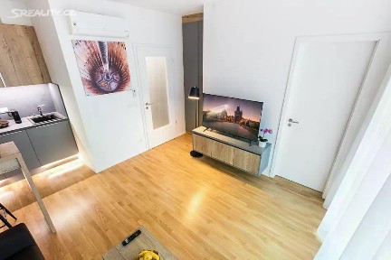 Pronájem bytu 1+kk 29 m² Seifertova, Praha - Žižkov