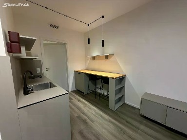 Pronájem bytu 1+kk 33 m² Praha - Praha 3