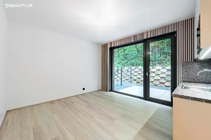 Pronájem bytu 1+kk 24 m² Na Zlíchově, Praha - Hlubočepy