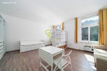 Pronájem bytu 1+kk 37 m² Jaromírova, Praha - Nusle