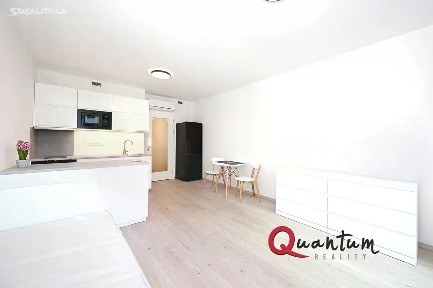 Pronájem bytu 1+kk 33 m² Poděbradská, Praha - Hloubětín