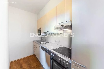Pronájem bytu 4+1 147 m² Štefánikova, Praha - Smíchov