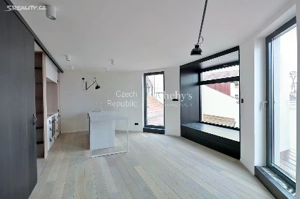 Pronájem bytu 2+kk 60 m² náměstí Jiřího z Poděbrad, Praha - Vinohrady