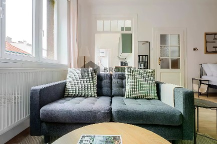 Pronájem bytu 1+kk 36 m² Ostrovského, Praha - Smíchov