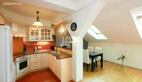 Pronájem bytu 3+kk 110 m² Sázavská, Praha - Vinohrady