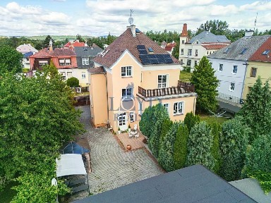 Prodej rodinného domu 210 m², pozemek 779 m²
