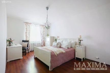 Prodej bytu 3+kk 74 m² Za Devítkou, Jinočany
