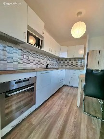 Pronájem bytu 2+1 55 m² Urxova, Hradec Králové - Třebeš