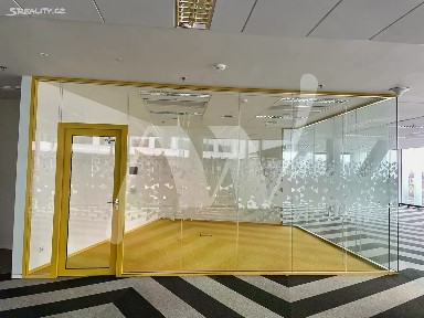 Pronájem kanceláře 648 m²