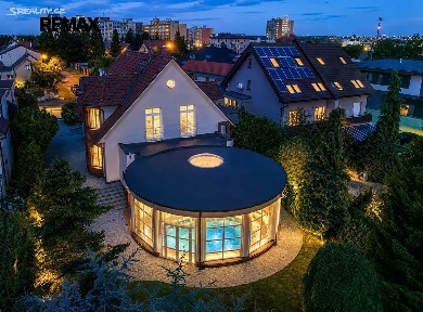 Prodej rodinného domu 507 m², pozemek 946 m²