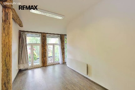 náměstí Smiřických, Kostelec nad Černými lesy