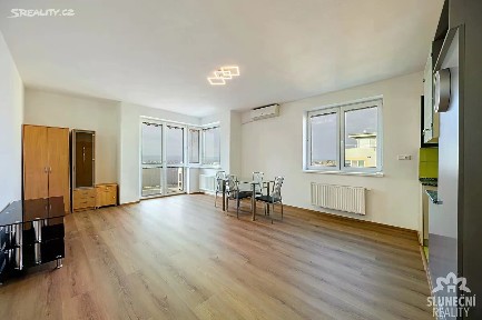 Prodej bytu 3+kk 90 m² Jabloňová, Uherské Hradiště - Sady