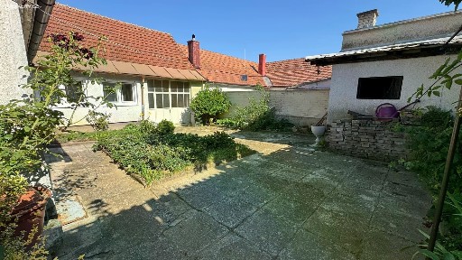 Strání, Uherské Hradiště, U hlavní