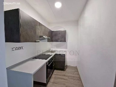 Pronájem bytu 2+1 51 m² Charkovská, Karlovy Vary