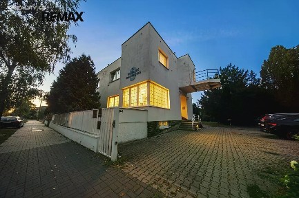 Prodej vily 361 m², pozemek 1042 m²