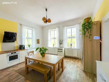 Prodej rodinného domu 449 m², pozemek 2593 m²