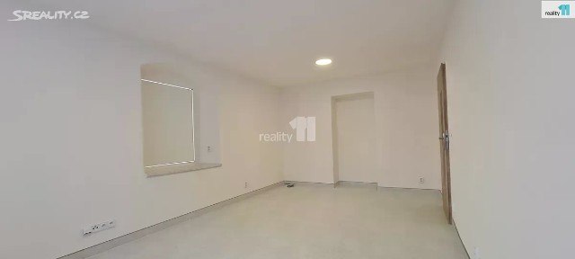 Pronájem bytu 2+1 60 m² Hlavní, Ptice