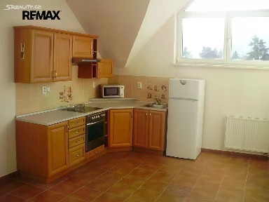 Pražská, Lety