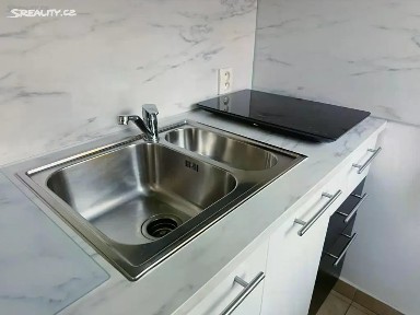Pronájem bytu 1+kk 25 m² Na hrádku, Praha - Nové Město