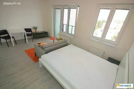 Pronájem bytu 1+kk 30 m² Arnošta Staňka, Praha - Hostivař