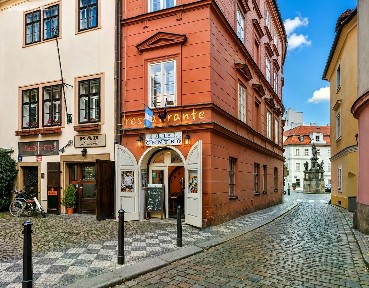 Prodej činžovního domu 1406 m² Maltézské náměstí, Praha - Malá Strana