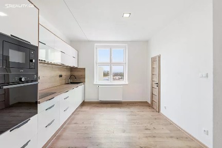 Pronájem bytu 2+1 72 m² Na Hradčanech, Cheb