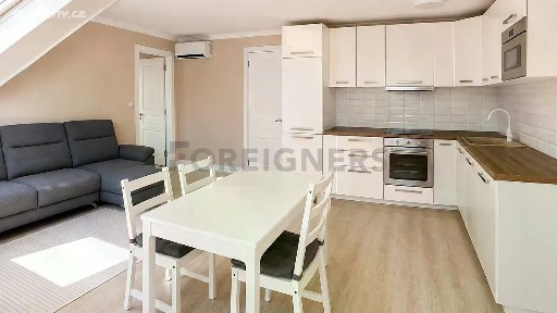 Pronájem bytu 3+kk 76 m² Chlumova, Praha - Žižkov