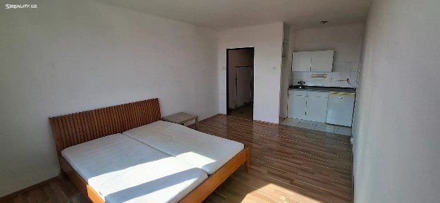 Prodej bytu 1+kk 28 m² Hlavatého, Praha - Háje