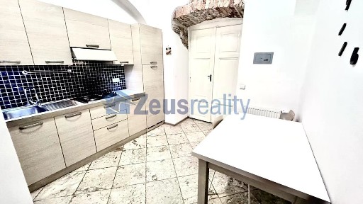 Pronájem bytu 2+kk 32 m² Plzeňská, Praha - Smíchov