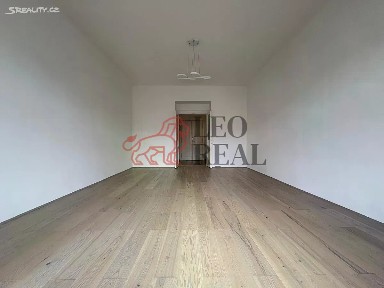 Pronájem bytu 1+1 43 m² 28. pluku, Praha - Vršovice