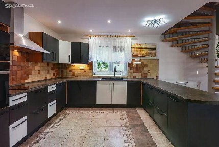 Prodej rodinného domu 240 m², pozemek 947 m² Lísa, Velvary