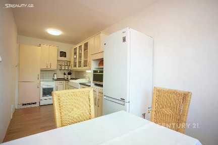 Prodej bytu 3+1 80 m² Ke Kamínce, Praha - Zbraslav