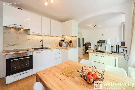 Prodej rodinného domu 260 m², pozemek 752 m²