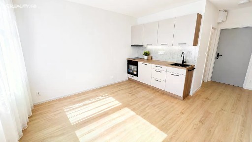 Pronájem bytu 1+kk 24 m² Fibichova, Karlovy Vary - Stará Role