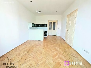 Pronájem bytu 2+kk 55 m² náměstí Generála Kutlvašra, Praha - Nusle