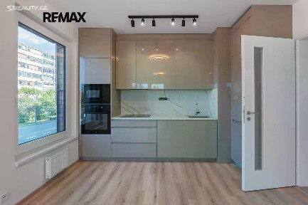 Pronájem bytu 3+kk 80 m² Hodkovická, Praha - Kamýk