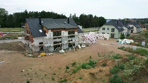 U Zastávky, Nučice