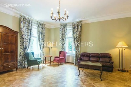 Pronájem kanceláře 827 m²