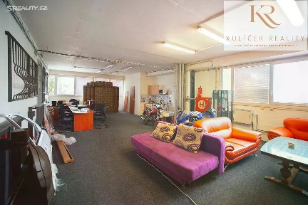 Pronájem skladového prostoru 343 m² Ve žlíbku, Praha - Horní Počernice